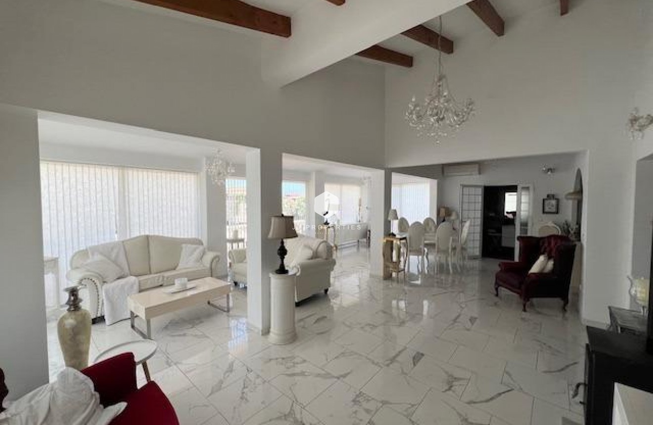 Resale - Villa -
Dolores - Comunidad Valenciana