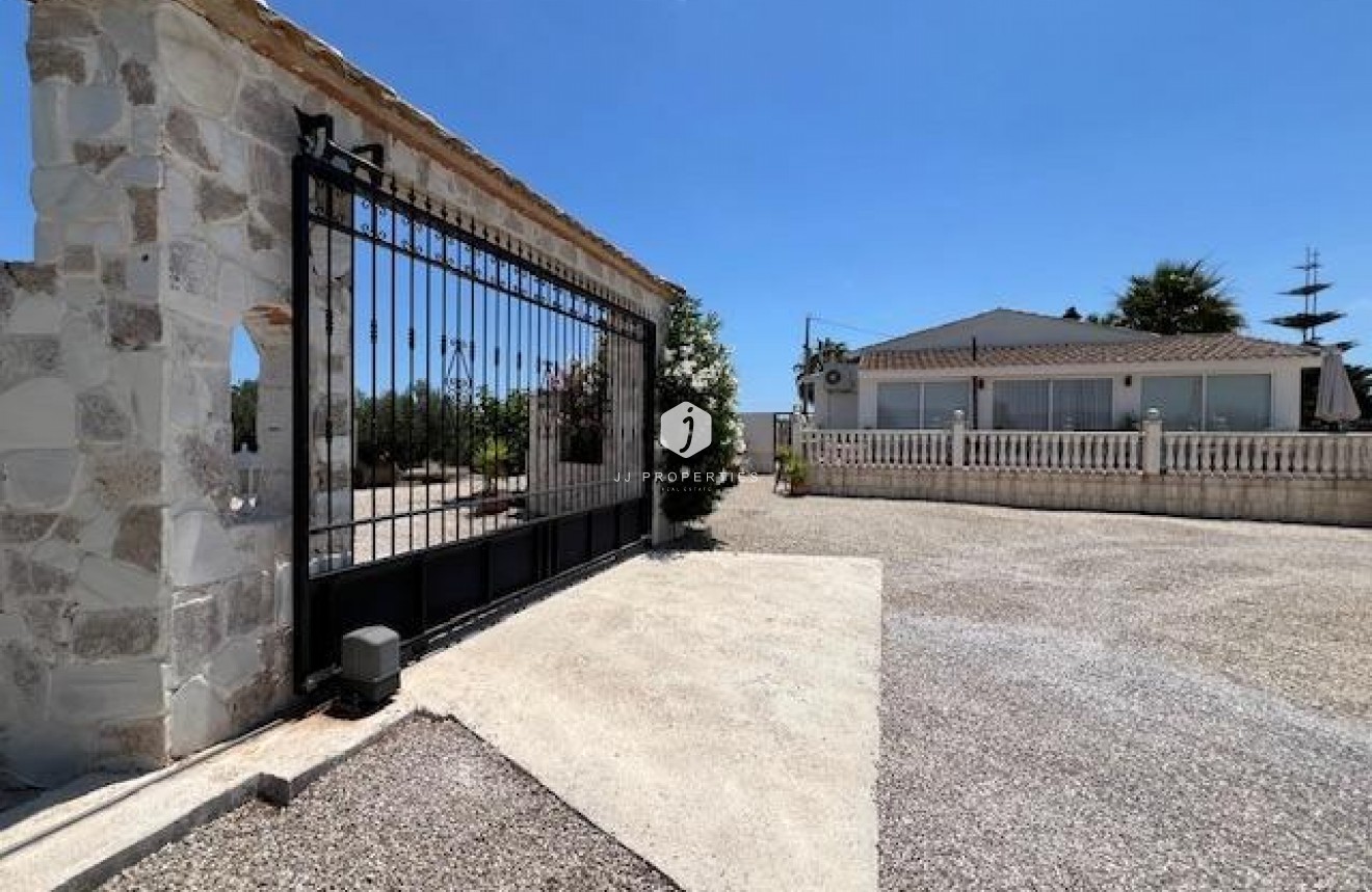 Resale - Villa -
Dolores - Comunidad Valenciana