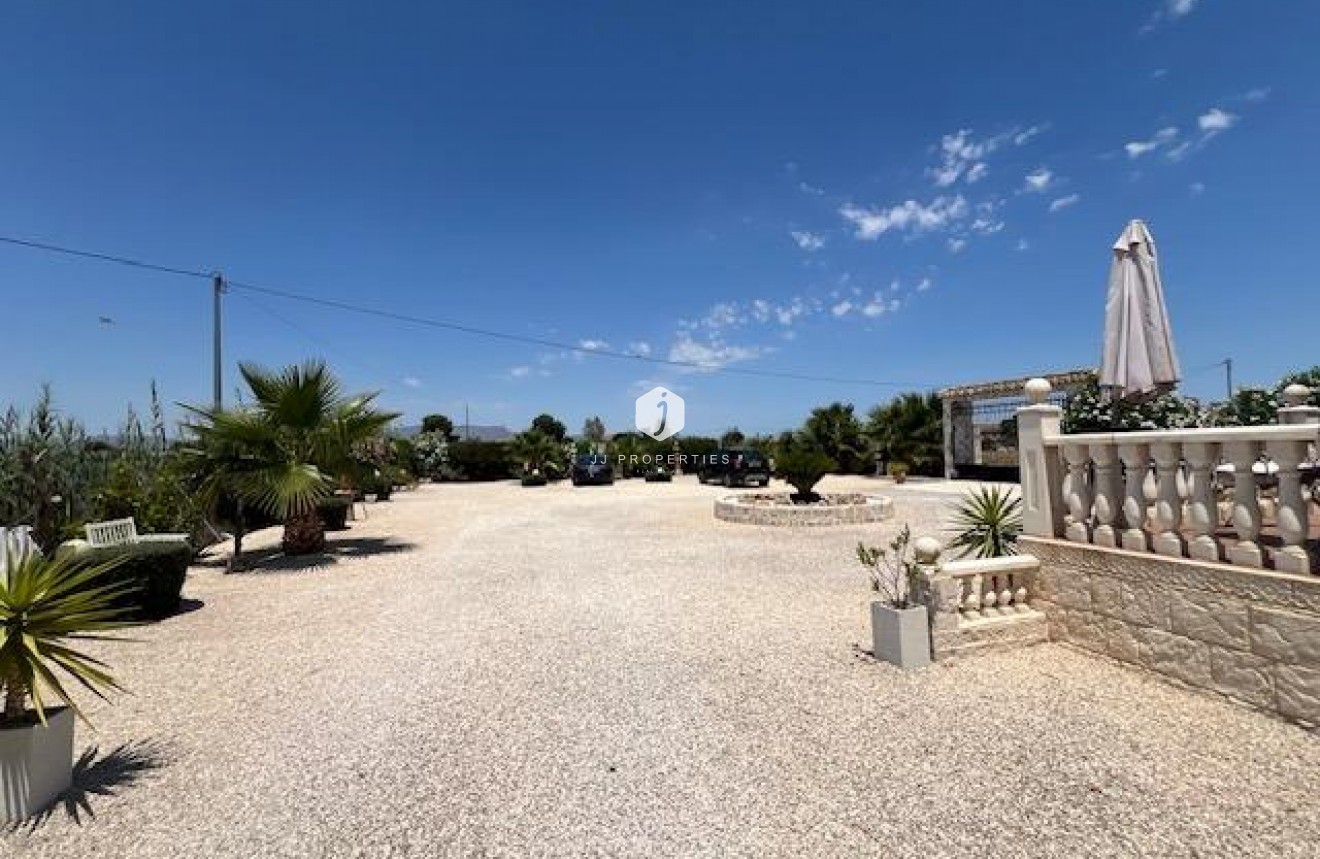 Resale - Villa -
Dolores - Comunidad Valenciana