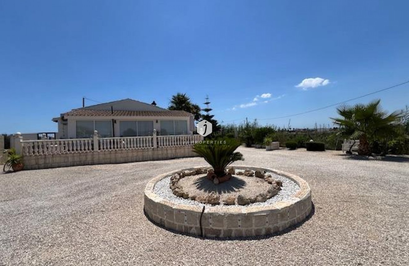 Resale - Villa -
Dolores - Comunidad Valenciana