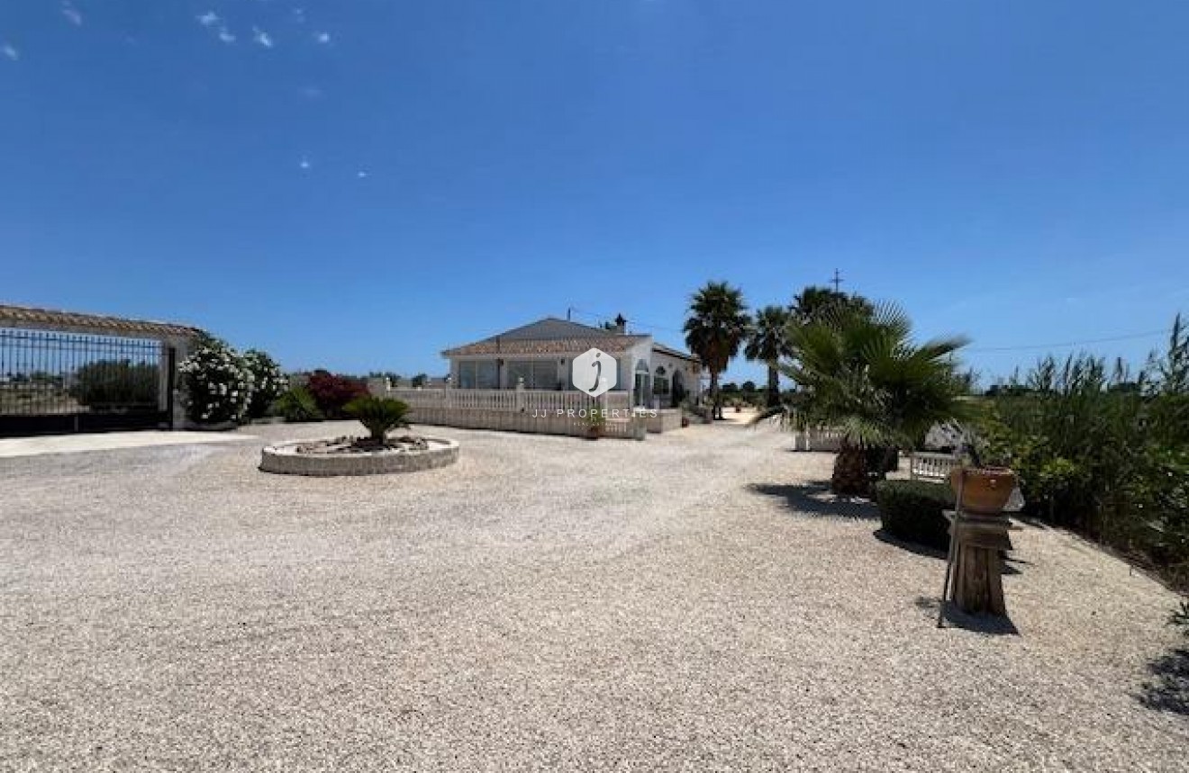 Resale - Villa -
Dolores - Comunidad Valenciana