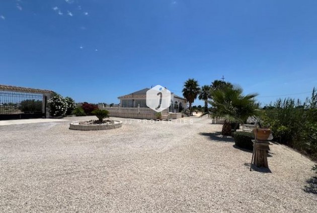 Resale - Villa -
Dolores - Comunidad Valenciana