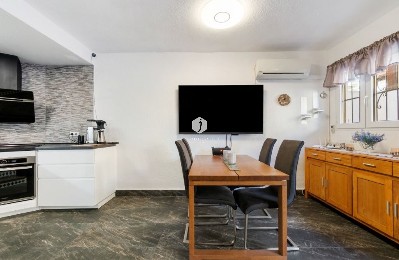 Resale - Chalet -
Torrevieja - Cabo cervera