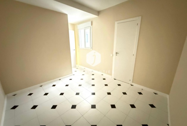 Resale - Apartment / flat -
Torrevieja - Centro