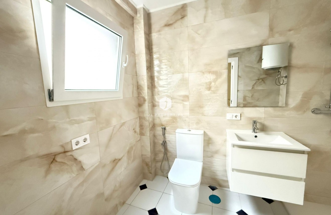 Resale - Apartment / flat -
Torrevieja - Centro