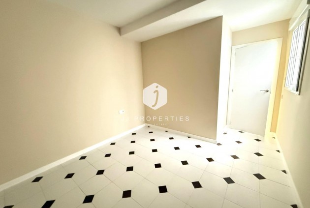 Resale - Apartment / flat -
Torrevieja - Centro