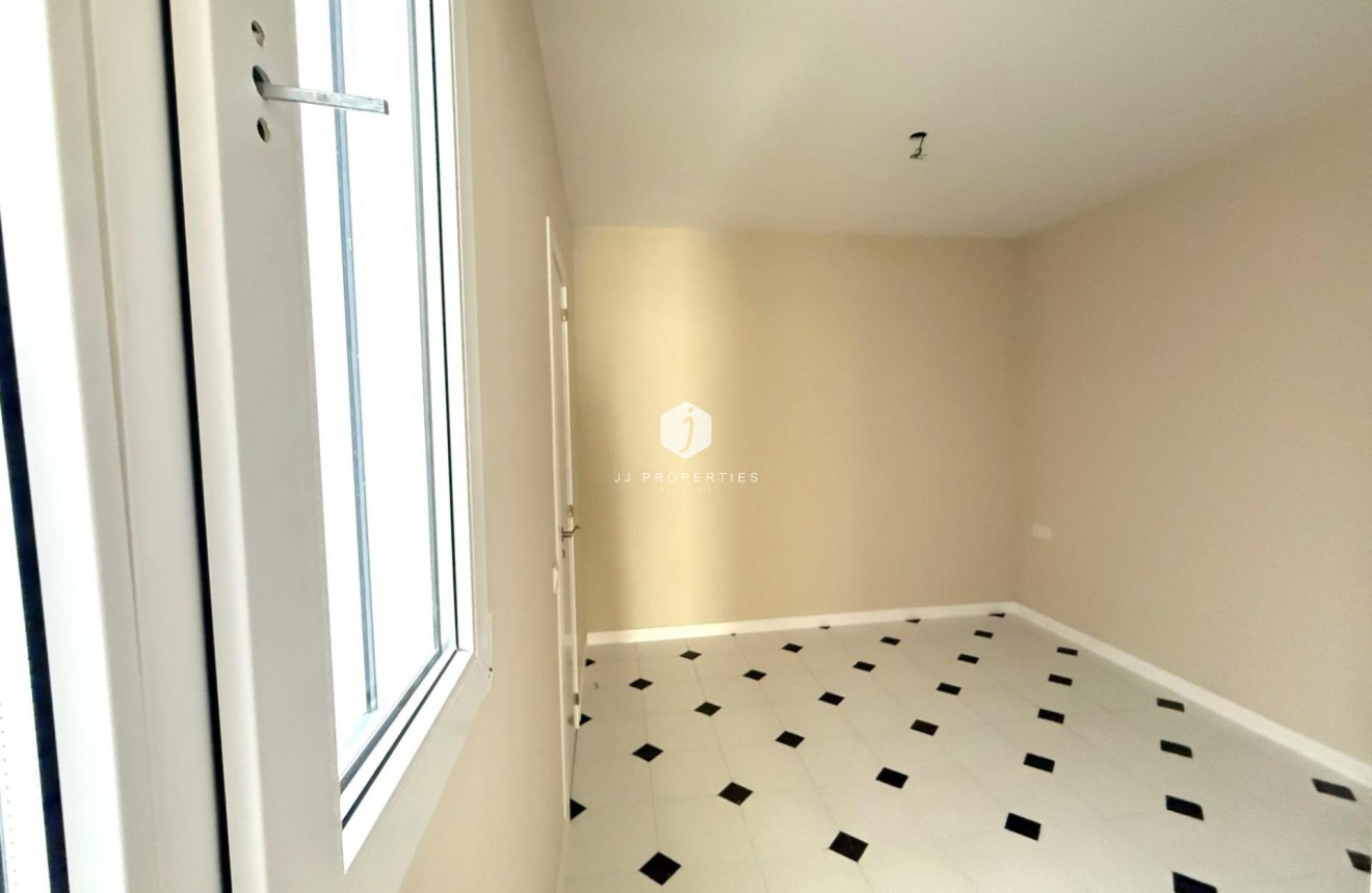 Resale - Apartment / flat -
Torrevieja - Centro