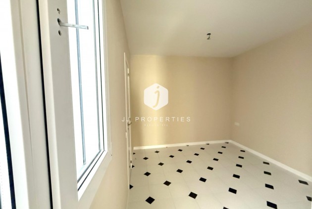 Resale - Apartment / flat -
Torrevieja - Centro