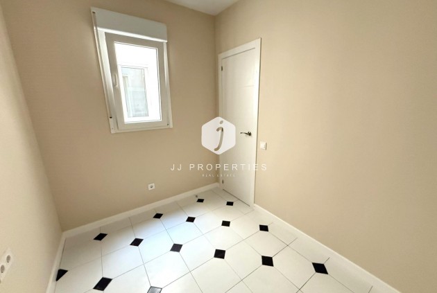 Resale - Apartment / flat -
Torrevieja - Centro