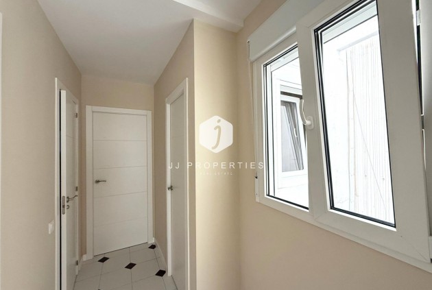 Resale - Apartment / flat -
Torrevieja - Centro