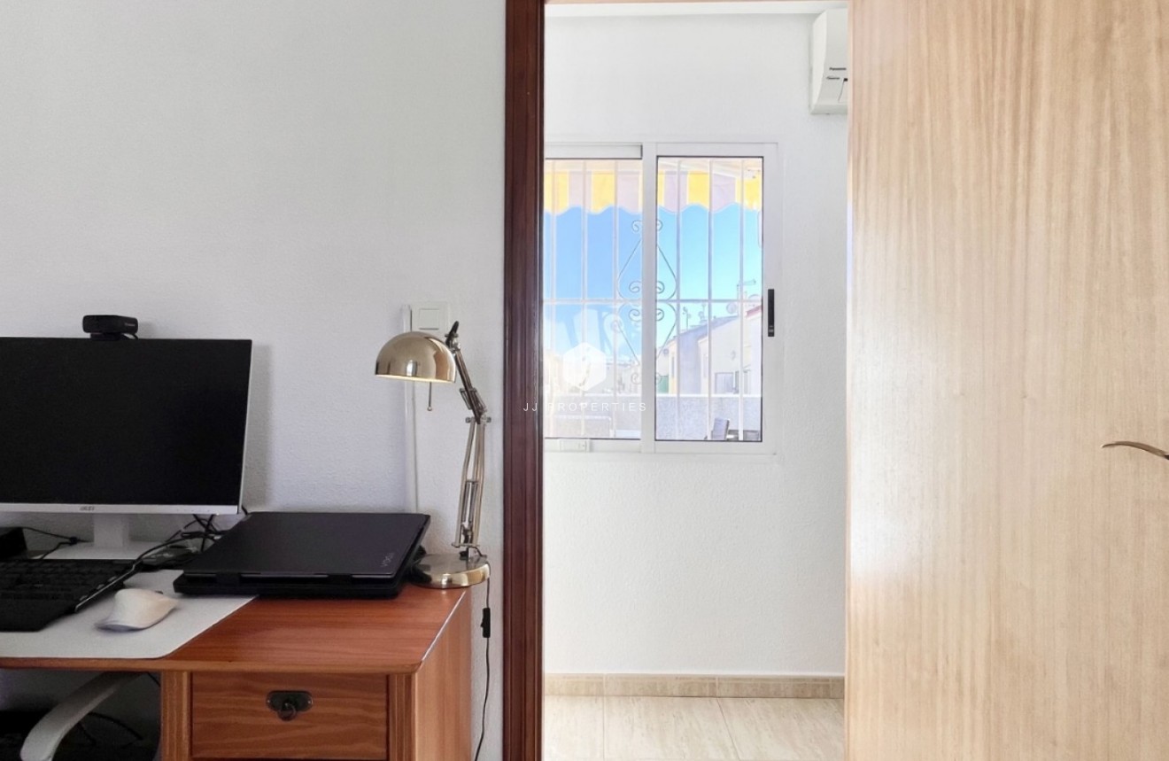 Resale - Chalet -
Torrevieja - Costa Blanca