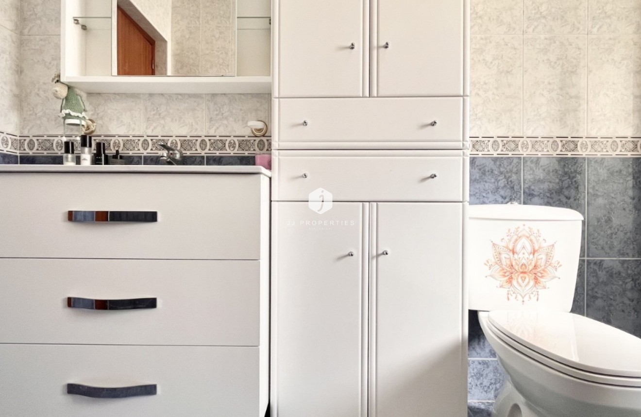 Resale - Chalet -
Torrevieja - Costa Blanca