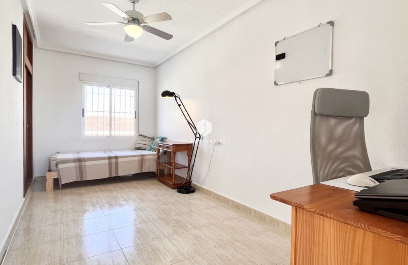 Resale - Chalet -
Torrevieja - Costa Blanca