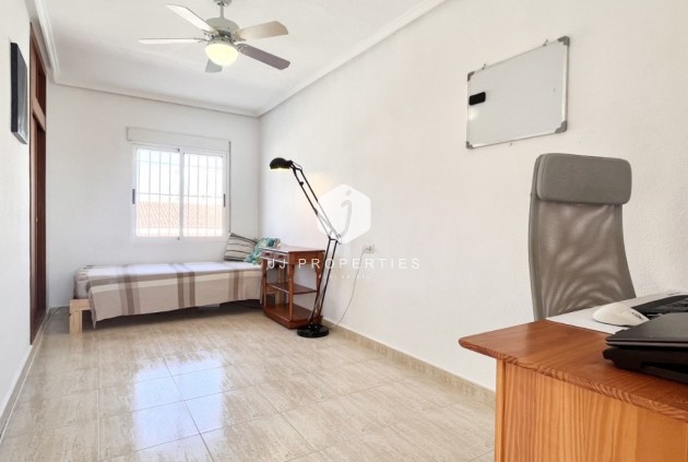 Resale - Chalet -
Torrevieja - Costa Blanca