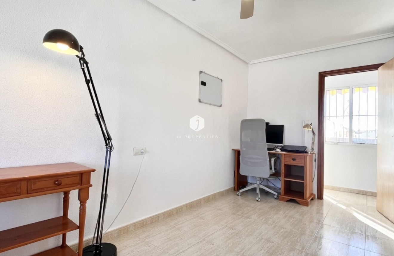 Resale - Chalet -
Torrevieja - Costa Blanca