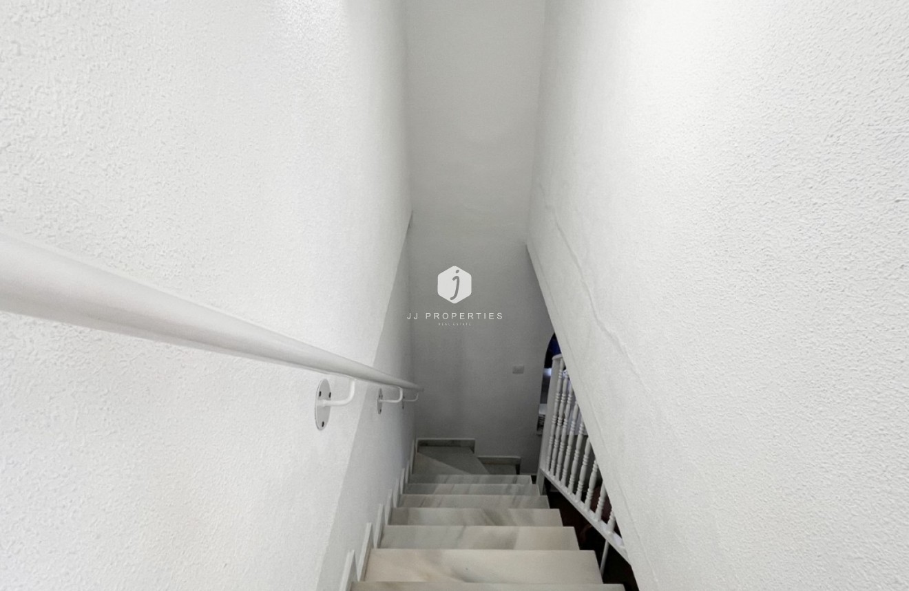 Resale - Chalet -
Torrevieja - Costa Blanca