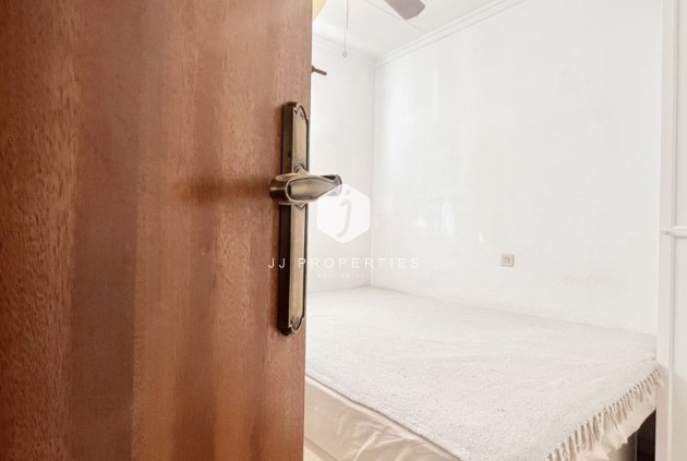 Resale - Chalet -
Torrevieja - Costa Blanca