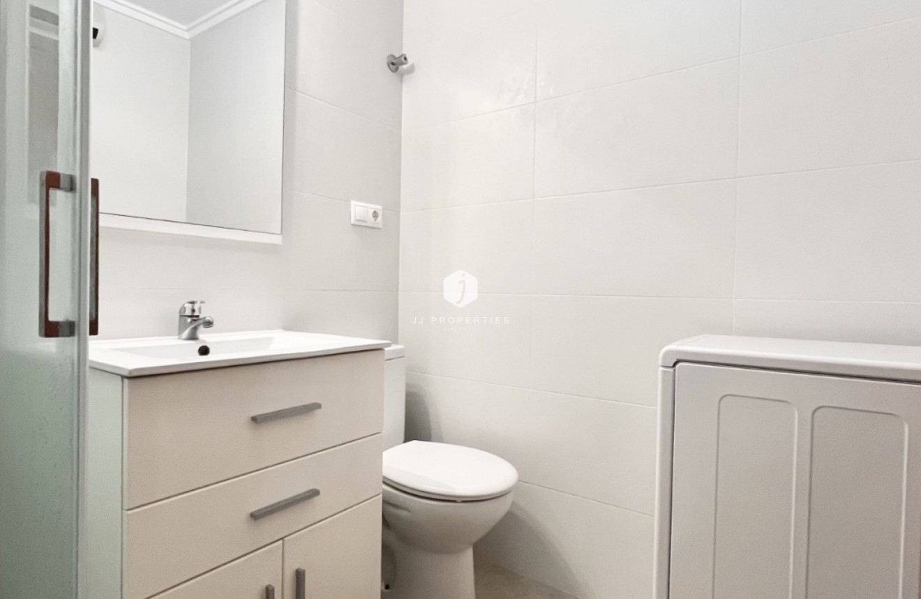 Resale - Chalet -
Torrevieja - Costa Blanca