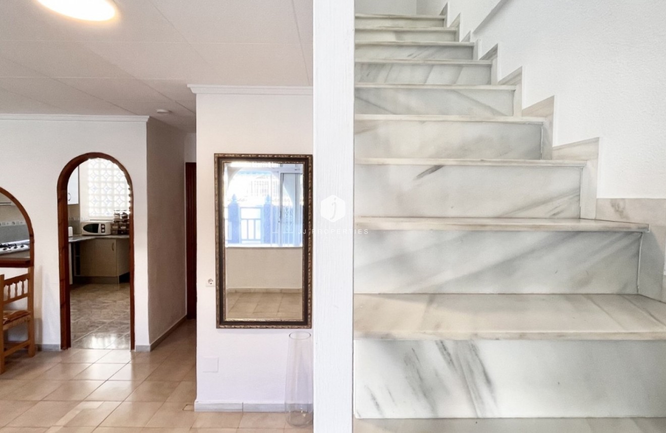 Resale - Chalet -
Torrevieja - Costa Blanca