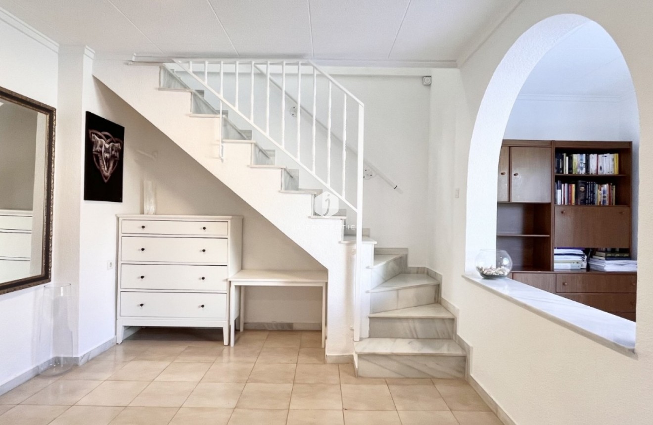 Resale - Chalet -
Torrevieja - Costa Blanca