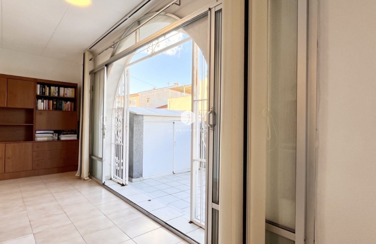 Resale - Chalet -
Torrevieja - Costa Blanca