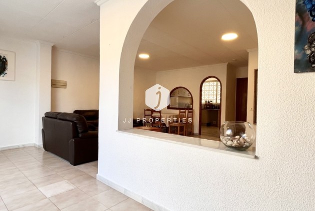 Resale - Chalet -
Torrevieja - Costa Blanca