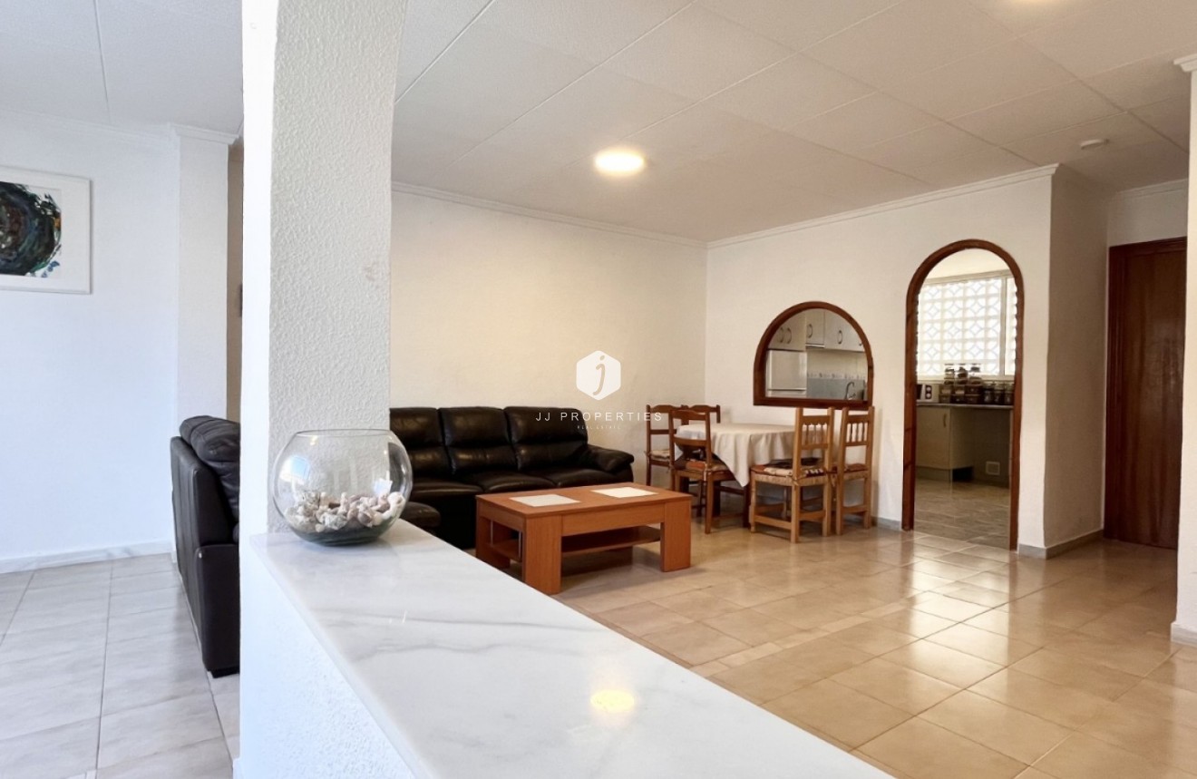 Resale - Chalet -
Torrevieja - Costa Blanca