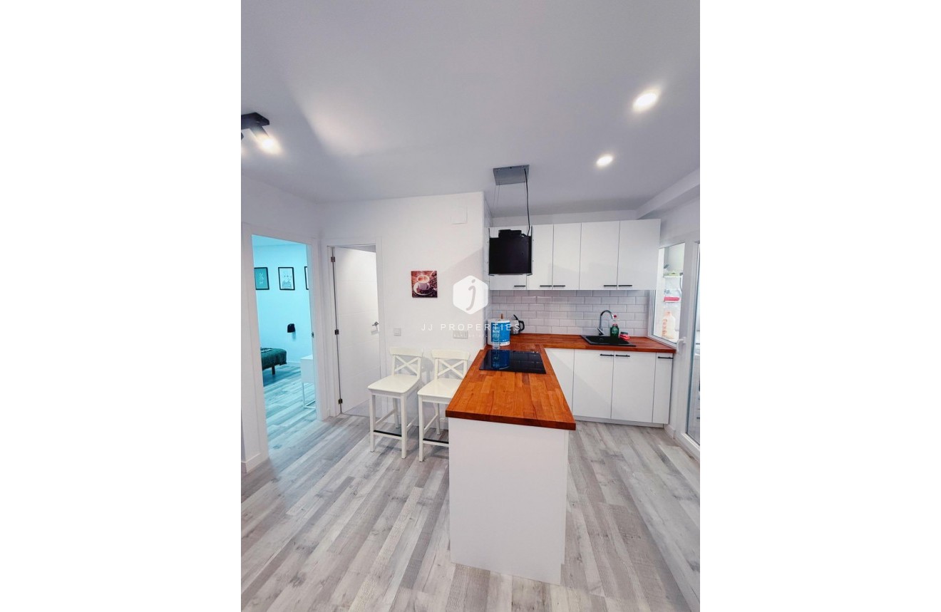 Resale - Apartment / flat -
Torrevieja - Playa del Cura