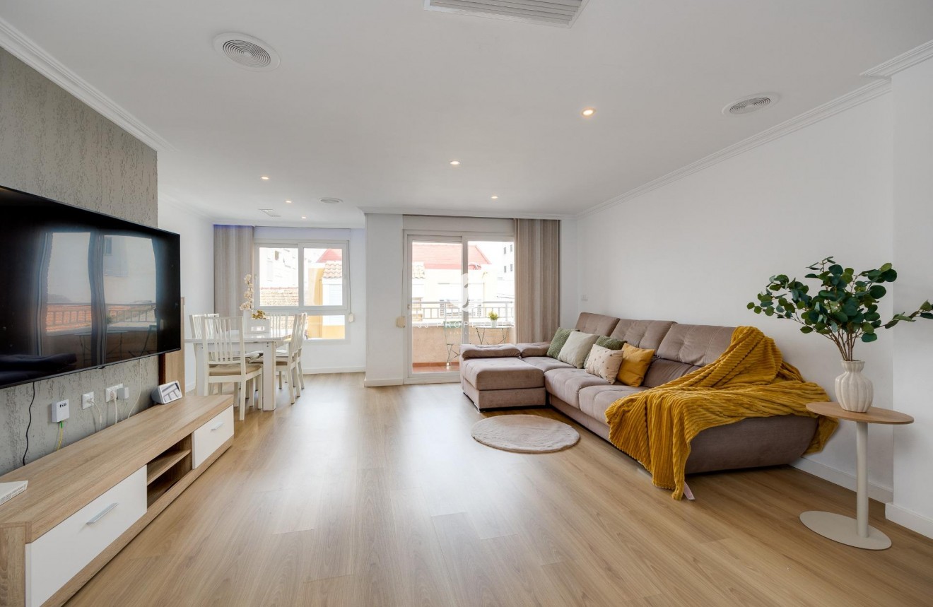 Resale - Apartment / flat -
Torrevieja - Centro