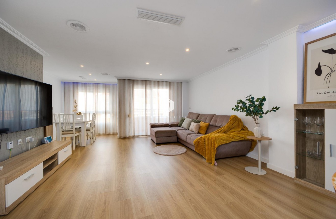 Resale - Apartment / flat -
Torrevieja - Centro
