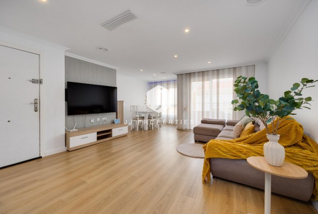 Resale - Apartment / flat -
Torrevieja - Centro