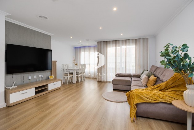 Resale - Apartment / flat -
Torrevieja - Centro