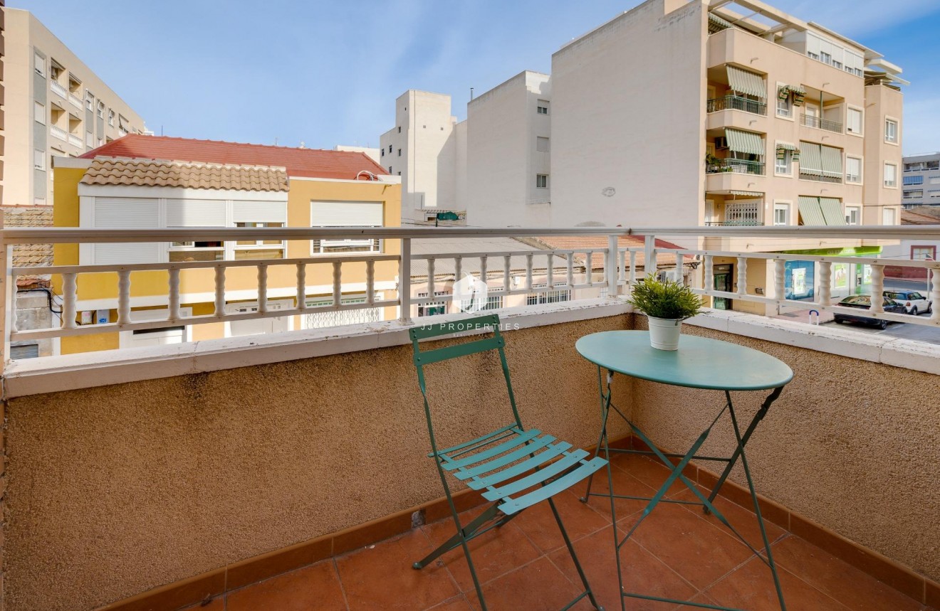 Resale - Apartment / flat -
Torrevieja - Centro