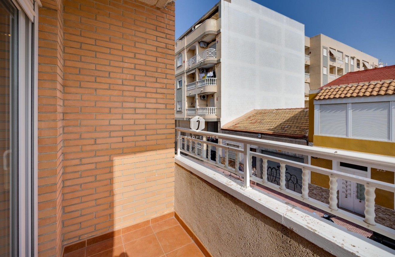 Resale - Apartment / flat -
Torrevieja - Centro