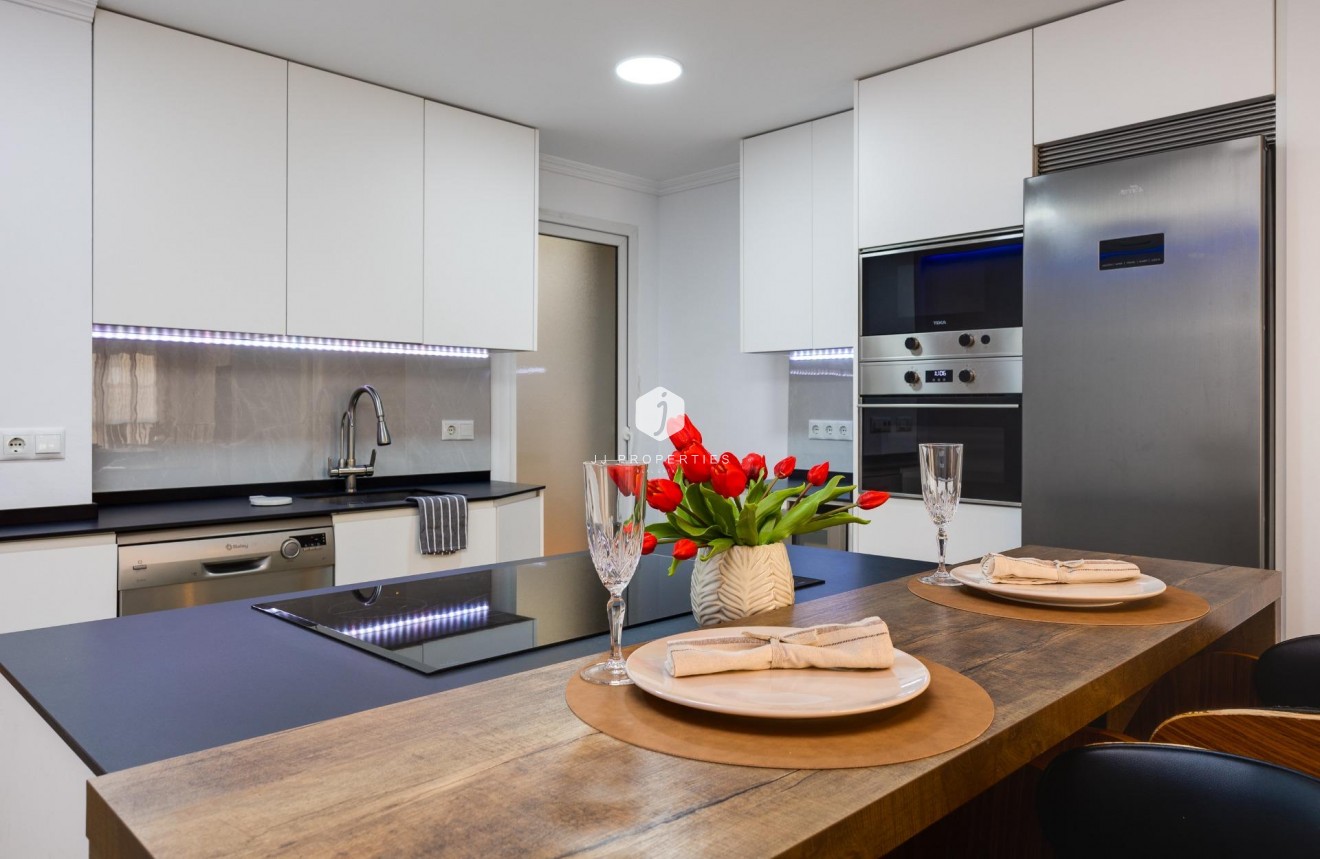 Resale - Apartment / flat -
Torrevieja - Centro