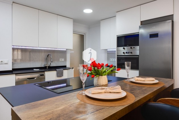 Resale - Apartment / flat -
Torrevieja - Centro