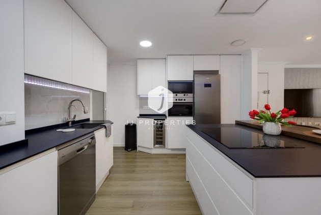 Resale - Apartment / flat -
Torrevieja - Centro