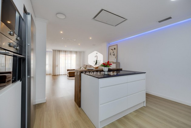 Resale - Apartment / flat -
Torrevieja - Centro