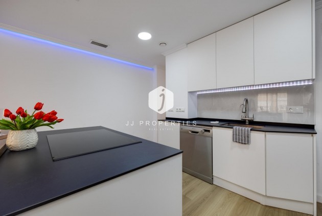 Resale - Apartment / flat -
Torrevieja - Centro