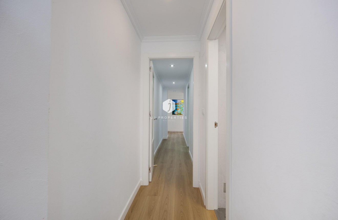 Resale - Apartment / flat -
Torrevieja - Centro