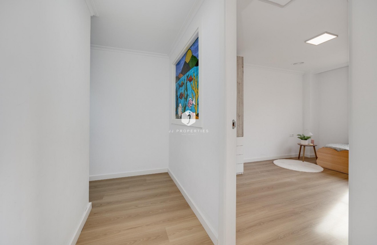 Resale - Apartment / flat -
Torrevieja - Centro