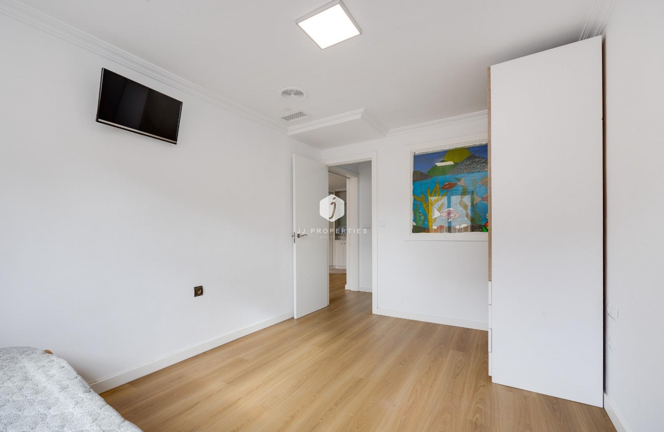 Resale - Apartment / flat -
Torrevieja - Centro