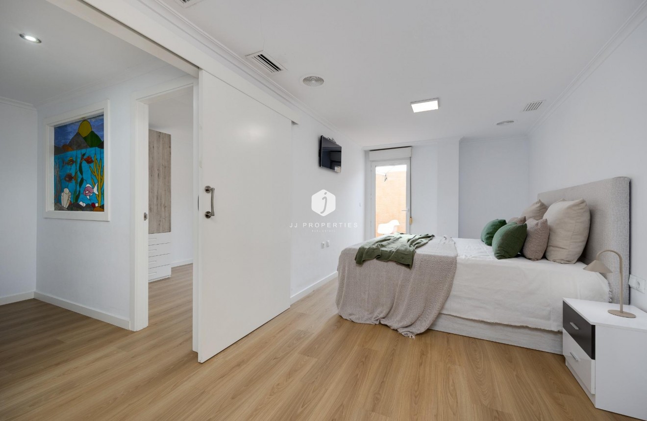 Resale - Apartment / flat -
Torrevieja - Centro