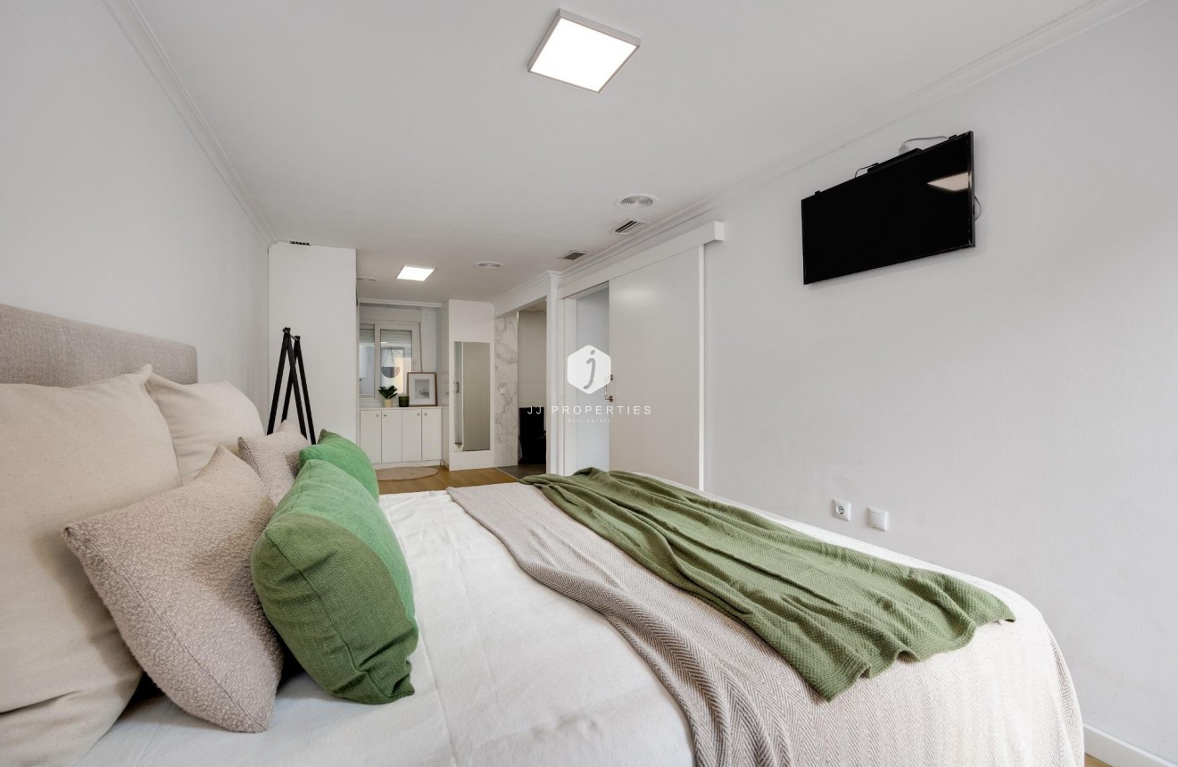 Resale - Apartment / flat -
Torrevieja - Centro