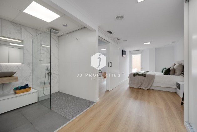 Resale - Apartment / flat -
Torrevieja - Centro