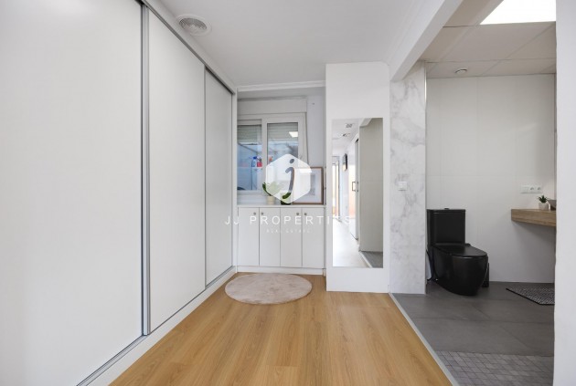 Resale - Apartment / flat -
Torrevieja - Centro