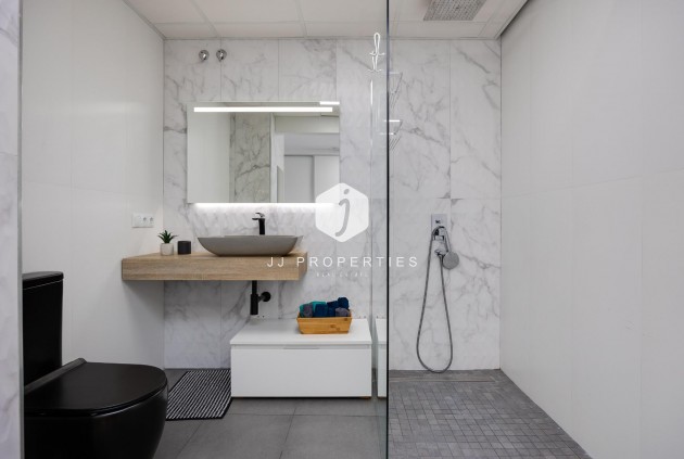 Resale - Apartment / flat -
Torrevieja - Centro