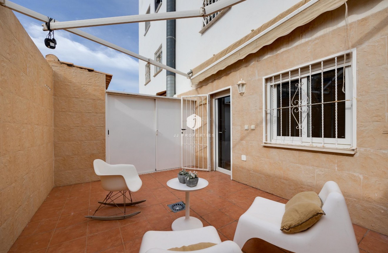 Resale - Apartment / flat -
Torrevieja - Centro
