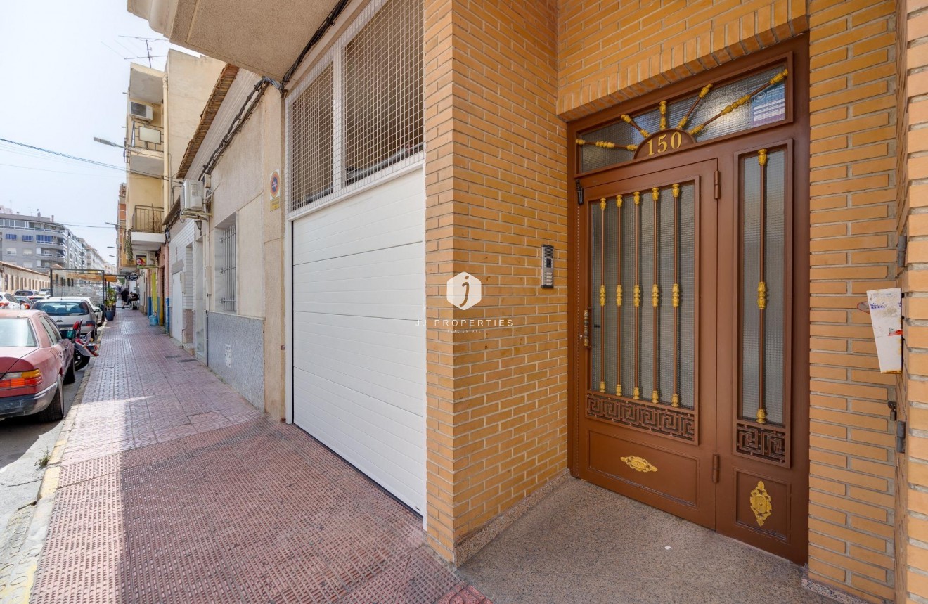 Resale - Apartment / flat -
Torrevieja - Centro