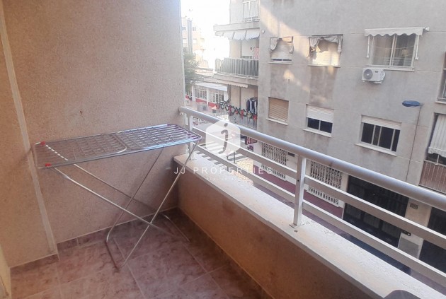 Resale - Apartment / flat -
Torrevieja - Centro